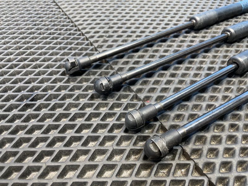 Амортизатор капота, 1000 рублей, Санкт-Петербург