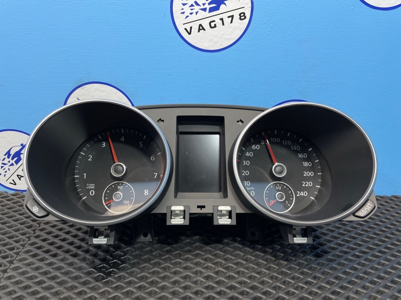 Панель приборов, 3000 рублей, Санкт-Петербург