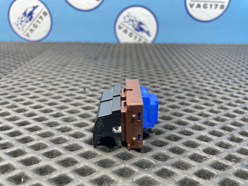 Кнопка открывания багажника, 1000 рублей, Санкт-Петербург