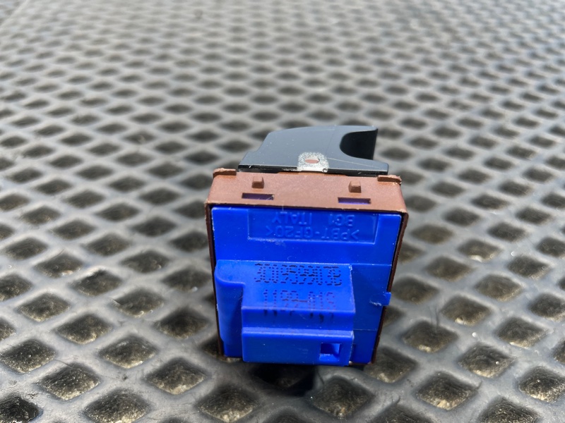 Кнопка открывания багажника, 1000 рублей, Санкт-Петербург