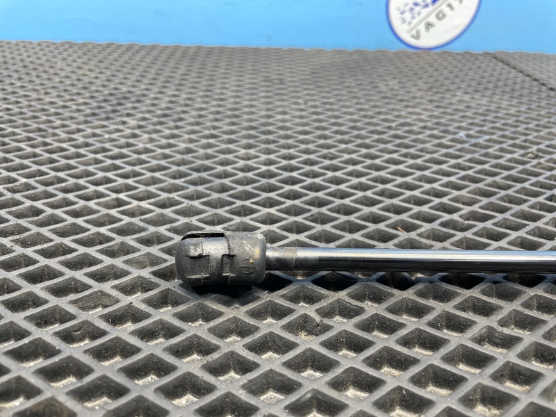 Амортизатор капота, 1000 рублей, Санкт-Петербург