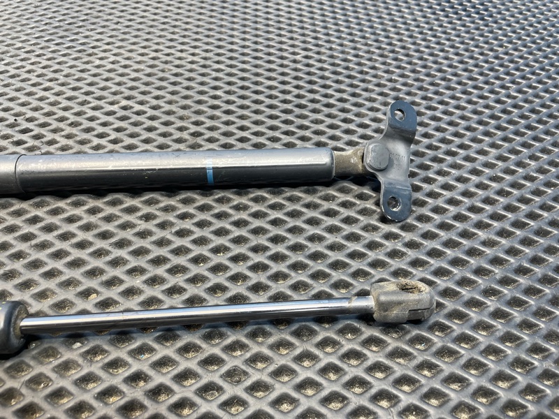 Амортизатор капота, 1000 рублей, Санкт-Петербург