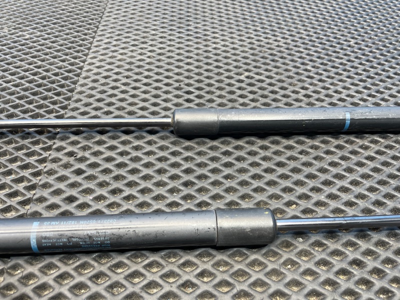 Амортизатор капота, 1000 рублей, Санкт-Петербург