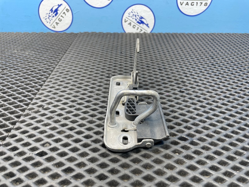 Крючок капота, 1000 рублей, Санкт-Петербург