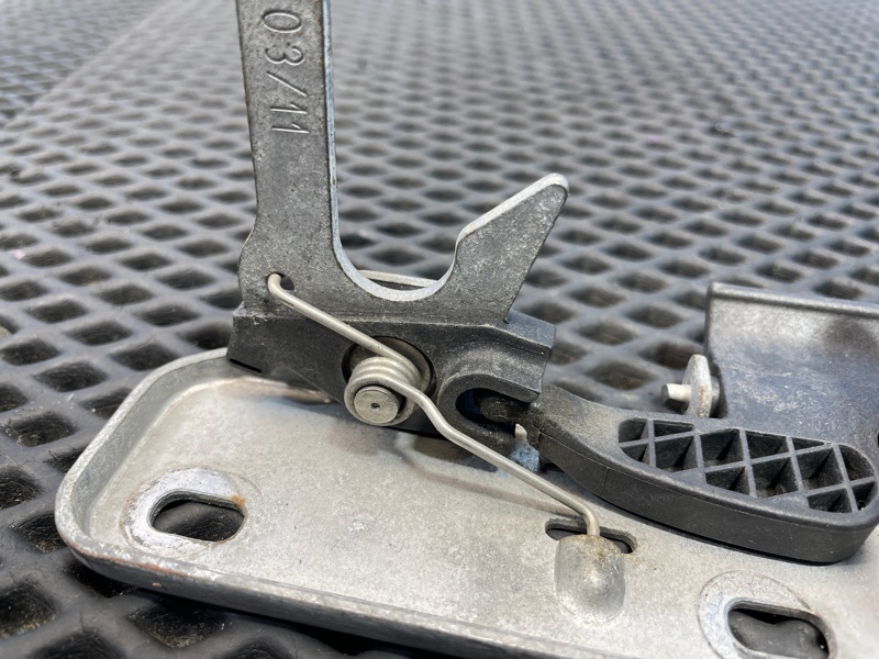 Крючок капота, 1000 рублей, Санкт-Петербург