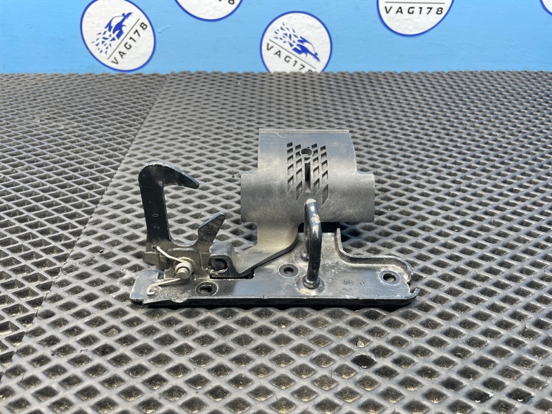 Крючок капота, 900 рублей, Санкт-Петербург