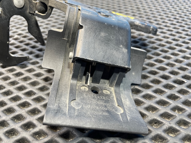 Крючок капота, 900 рублей, Санкт-Петербург