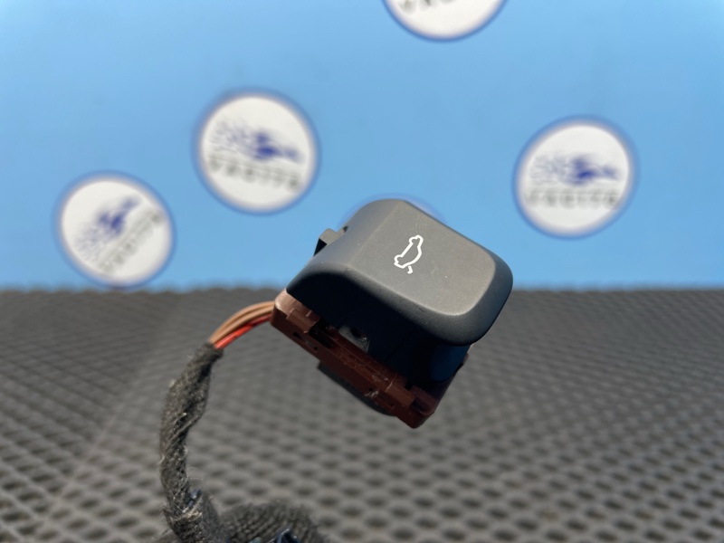 Блок кнопок управления сиденьем, 1000 рублей, Санкт-Петербург