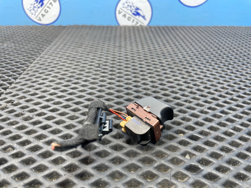 Блок кнопок управления сиденьем, 1000 рублей, Санкт-Петербург