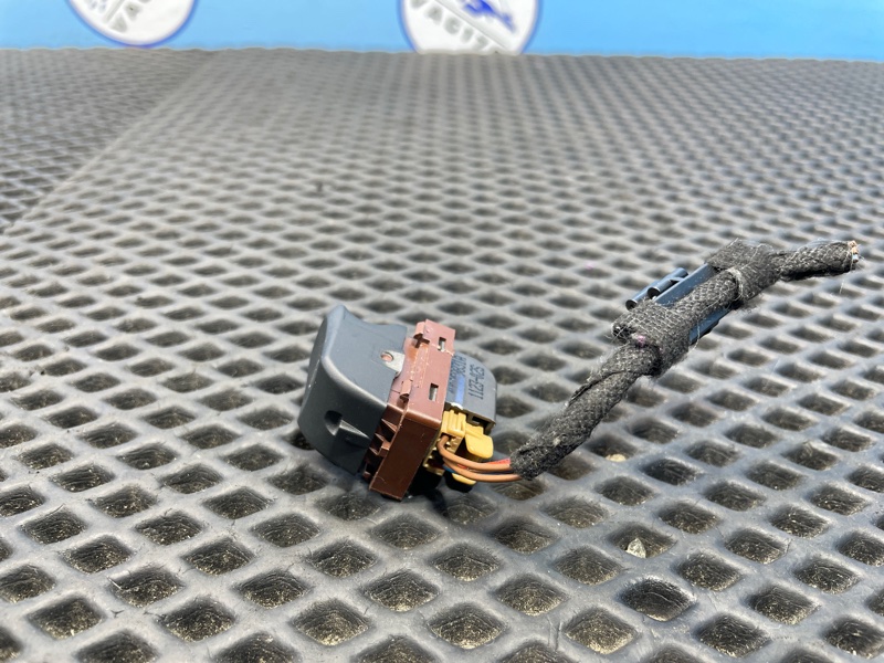 Блок кнопок управления сиденьем, 1000 рублей, Санкт-Петербург