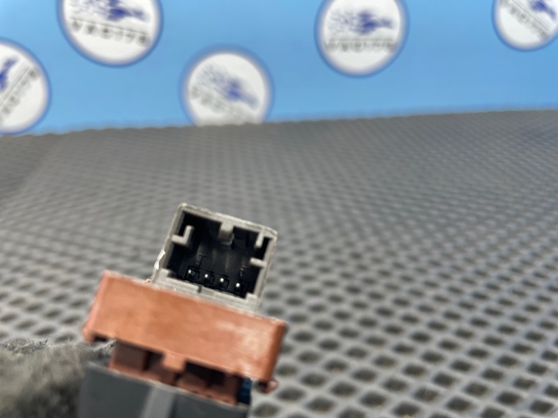 Блок кнопок управления сиденьем, 1000 рублей, Санкт-Петербург