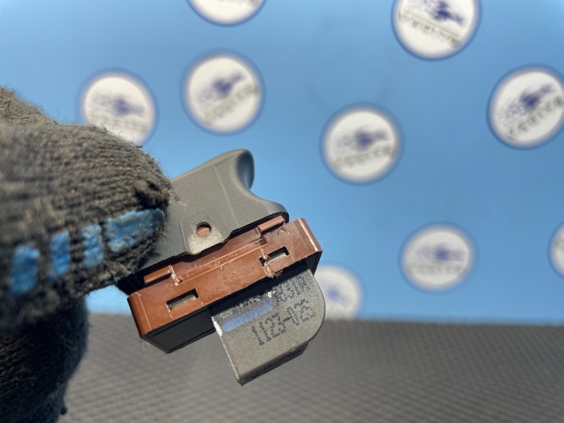 Блок кнопок управления сиденьем, 1000 рублей, Санкт-Петербург