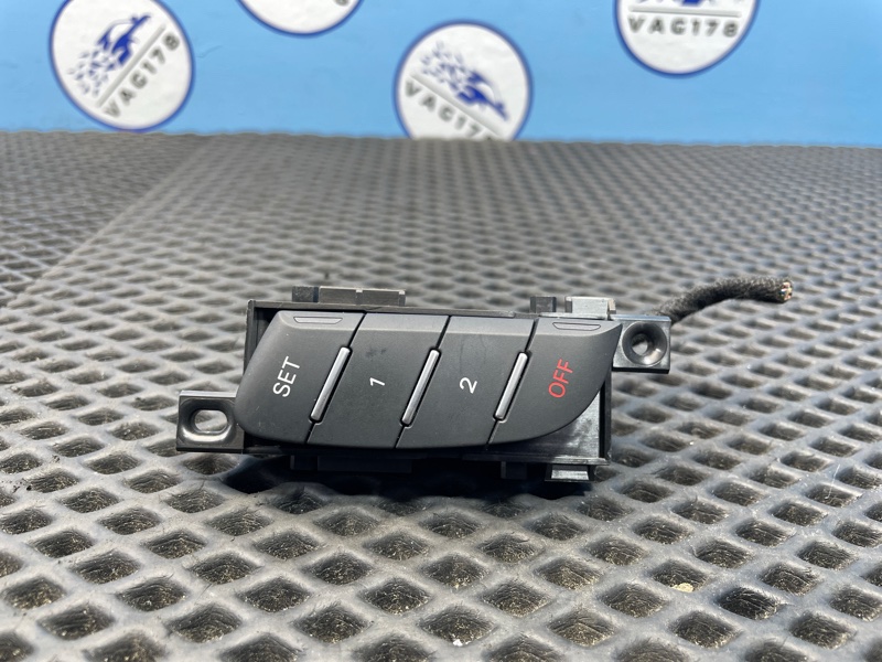 Блок кнопок управления сиденьем, 1000 рублей, Санкт-Петербург