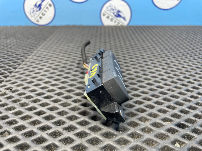 Блок кнопок управления сиденьем, 1000 рублей, Санкт-Петербург