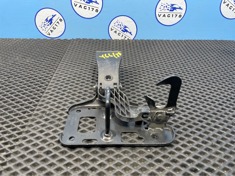 Крючок капота, 1200 рублей, Санкт-Петербург