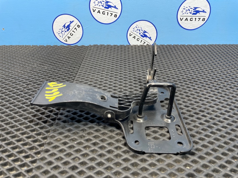 Крючок капота, 1200 рублей, Санкт-Петербург