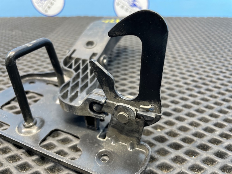 Крючок капота, 1200 рублей, Санкт-Петербург