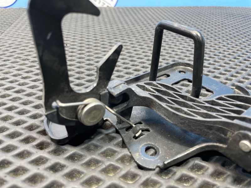 Крючок капота, 1200 рублей, Санкт-Петербург