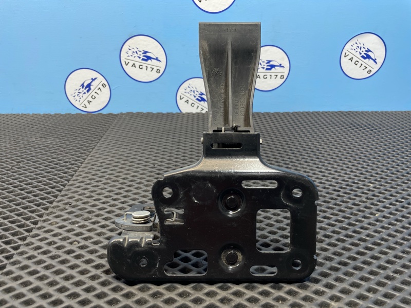 Крючок капота, 1200 рублей, Санкт-Петербург