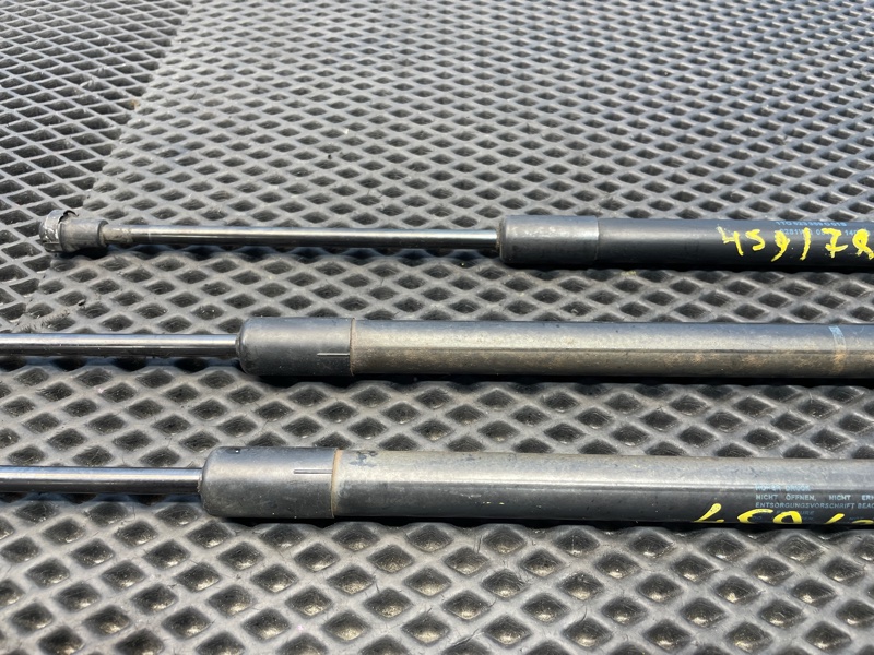 Амортизатор капота, 1000 рублей, Санкт-Петербург