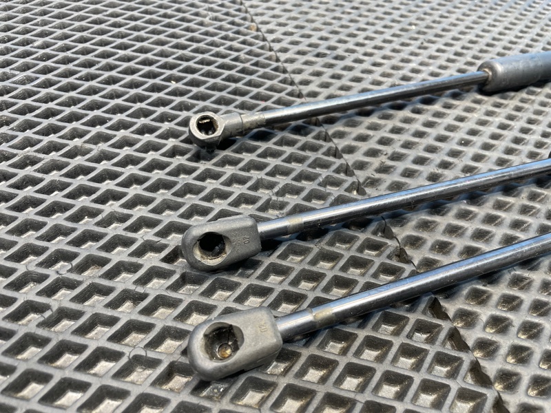 Амортизатор капота, 1000 рублей, Санкт-Петербург