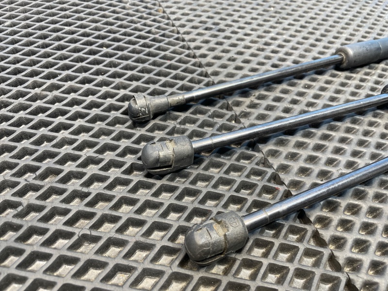 Амортизатор капота, 1000 рублей, Санкт-Петербург