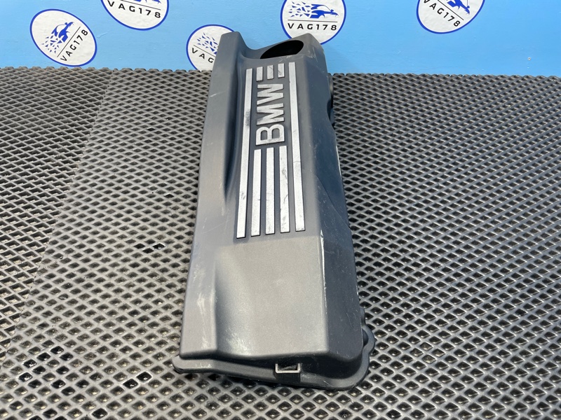 Крышка двигателя, 1000 рублей, Санкт-Петербург