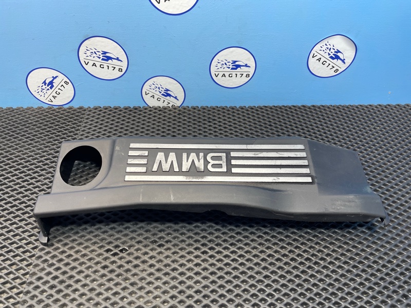 Крышка двигателя, 1000 рублей, Санкт-Петербург