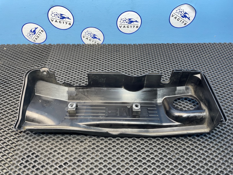 Крышка двигателя, 1000 рублей, Санкт-Петербург