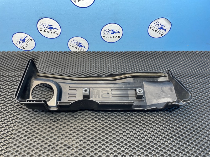 Крышка двигателя, 1000 рублей, Санкт-Петербург