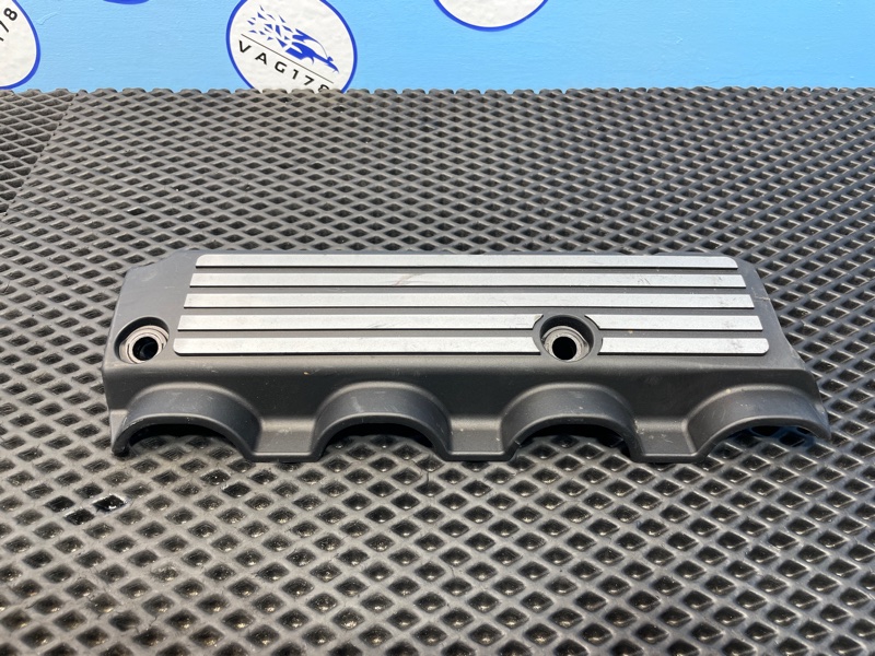 Крышка двигателя, 1000 рублей, Санкт-Петербург