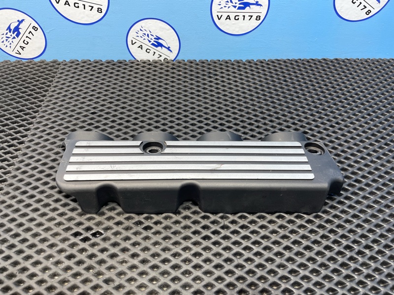 Крышка двигателя, 1000 рублей, Санкт-Петербург