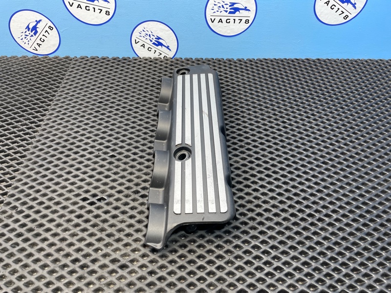 Крышка двигателя, 1000 рублей, Санкт-Петербург