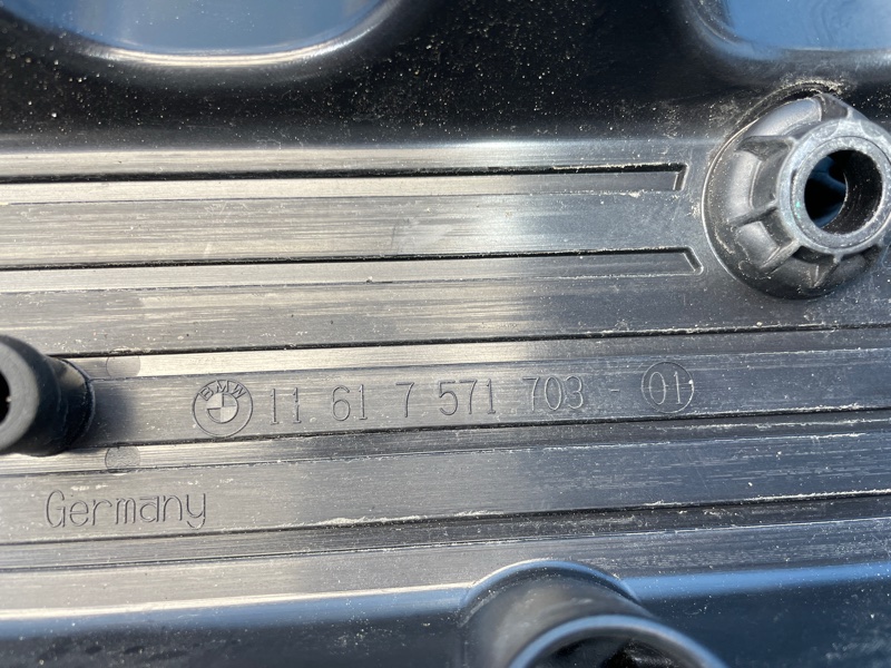 Крышка двигателя, 1000 рублей, Санкт-Петербург