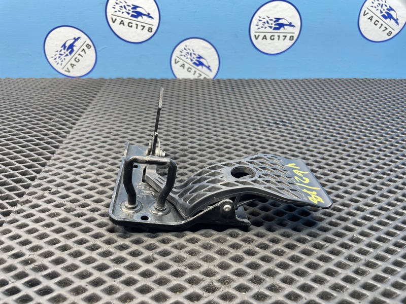 Крючок капота, 1000 рублей, Санкт-Петербург