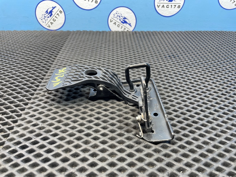 Крючок капота, 1000 рублей, Санкт-Петербург