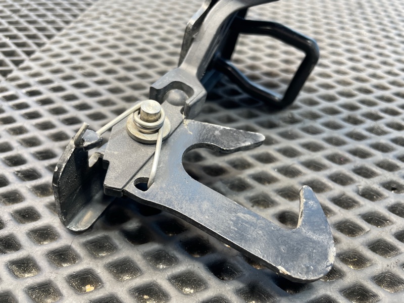 Крючок капота, 1000 рублей, Санкт-Петербург