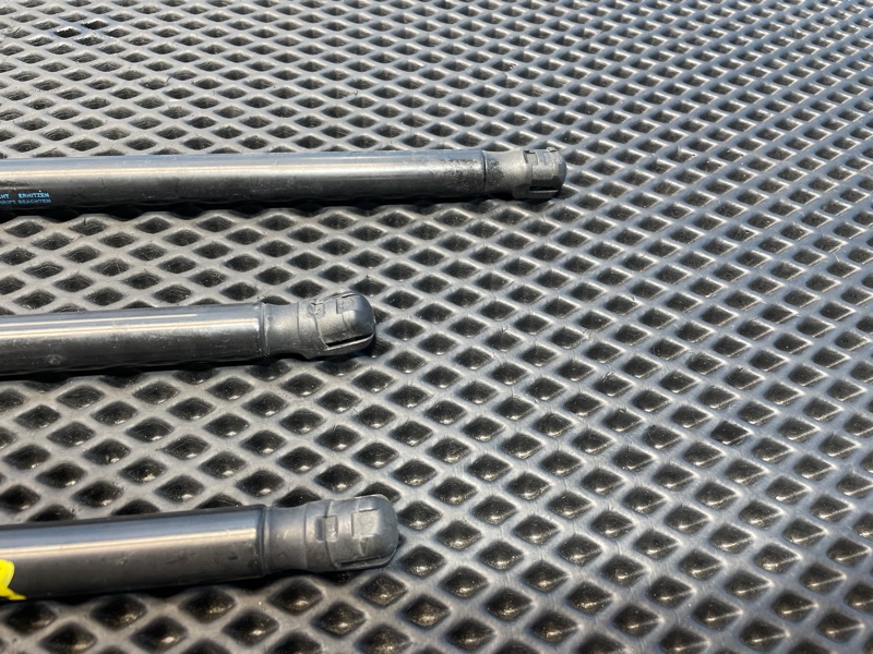 Амортизатор капота, 1000 рублей, Санкт-Петербург