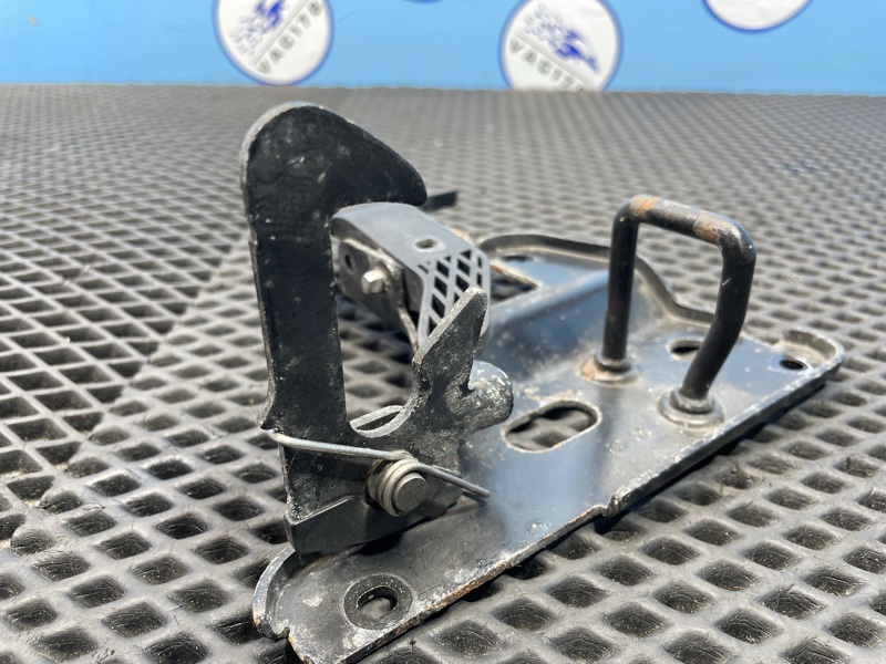 Крючок капота, 1000 рублей, Санкт-Петербург