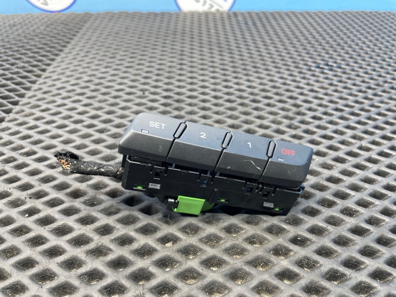 Кнопка центрального замка, 1000 рублей, Санкт-Петербург