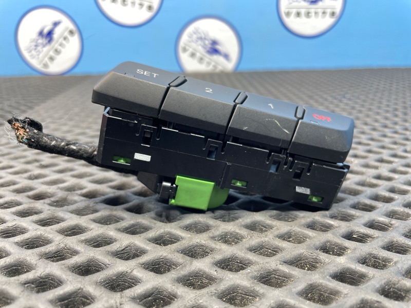 Кнопка центрального замка, 1000 рублей, Санкт-Петербург