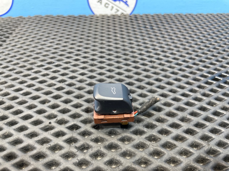 Кнопка центрального замка, 1000 рублей, Санкт-Петербург