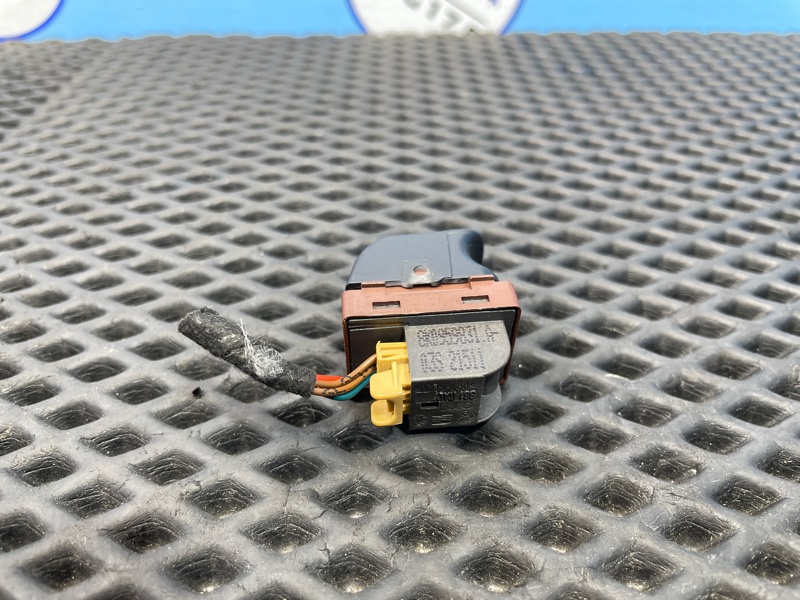 Кнопка центрального замка, 1000 рублей, Санкт-Петербург