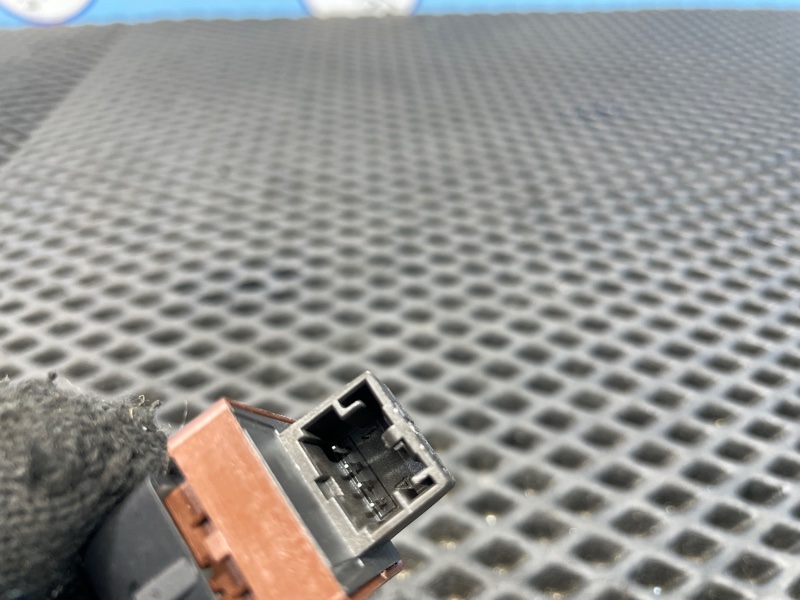 Кнопка центрального замка, 1000 рублей, Санкт-Петербург