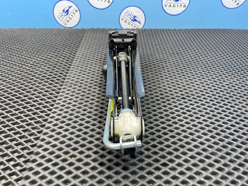 Домкрат, 2300 рублей, Санкт-Петербург