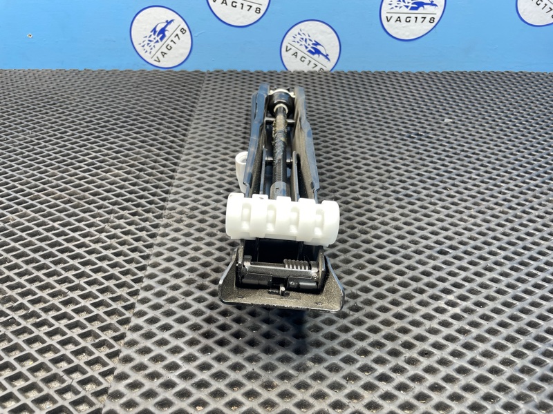 Домкрат, 2000 рублей, Санкт-Петербург