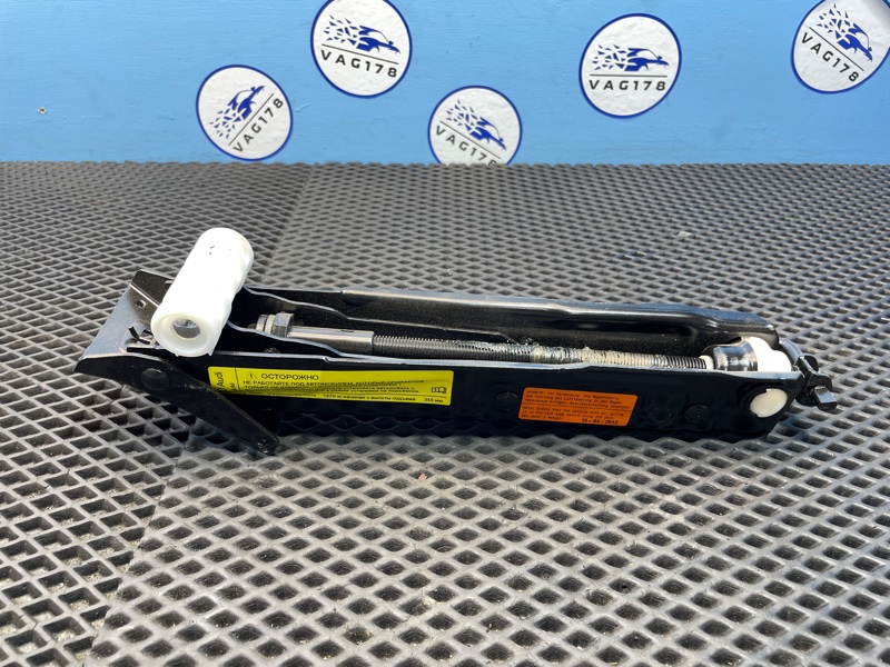 Домкрат, 2000 рублей, Санкт-Петербург