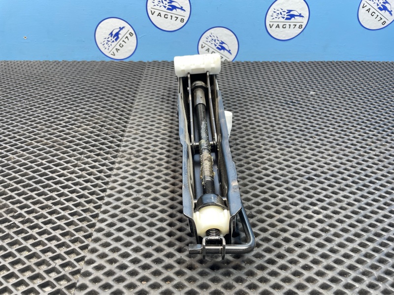 Домкрат, 2000 рублей, Санкт-Петербург