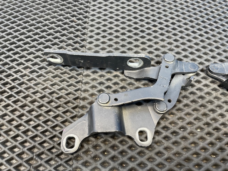 Петля капота, 1000 рублей, Санкт-Петербург