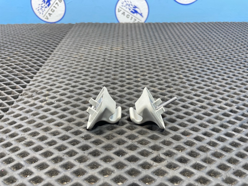 Крючок солнцезащитного козырька, 1000 рублей, Санкт-Петербург